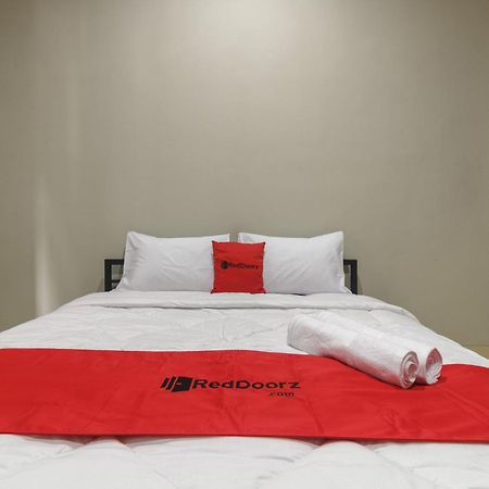 Reddoorz Near Puri Indah Mall Jakarta Exteriér fotografie