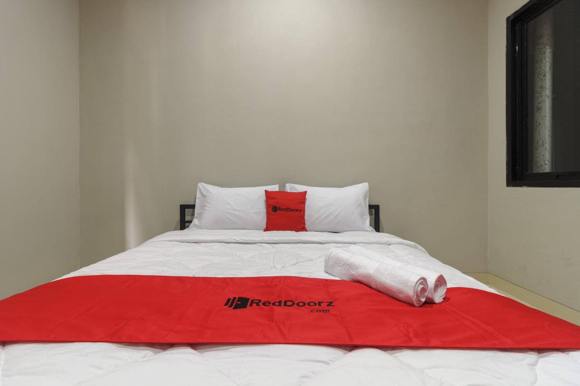 Reddoorz Near Puri Indah Mall Jakarta Exteriér fotografie