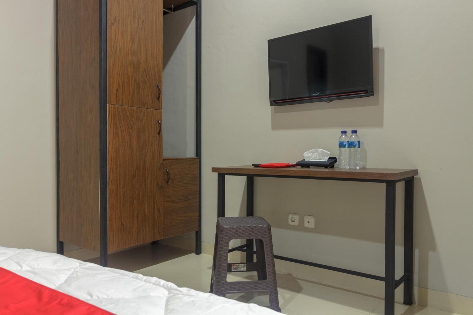 Reddoorz Near Puri Indah Mall Jakarta Exteriér fotografie