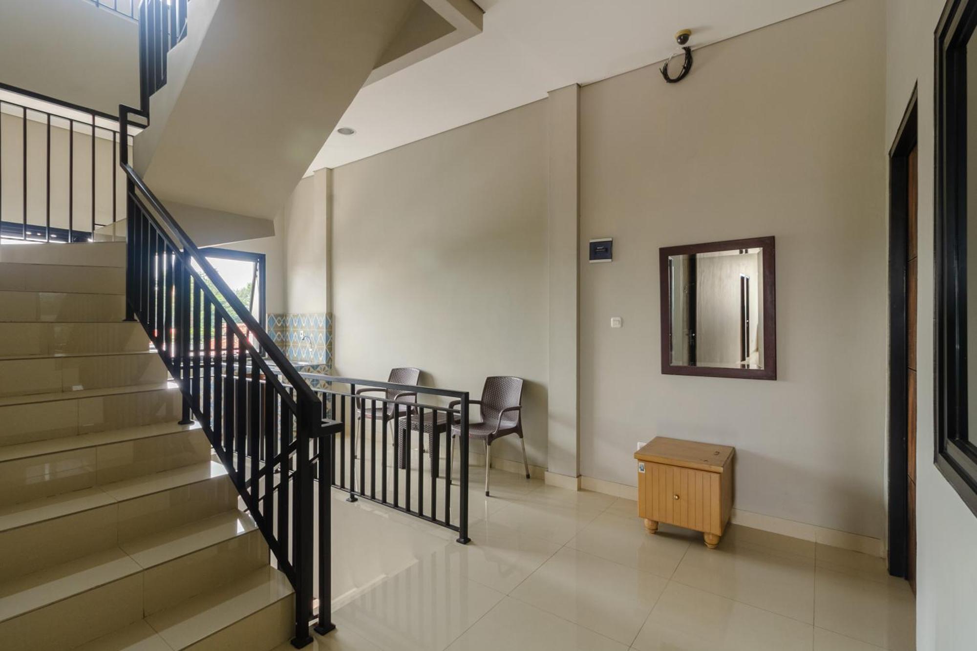Reddoorz Near Puri Indah Mall Jakarta Exteriér fotografie
