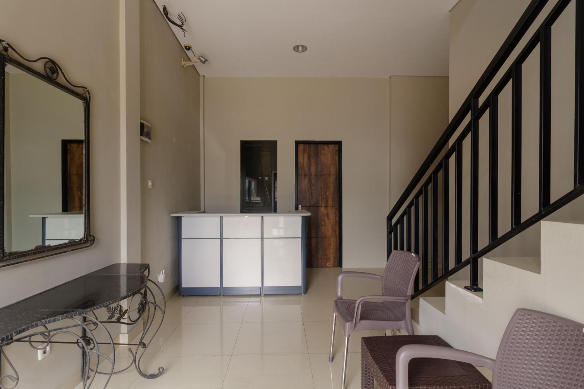 Reddoorz Near Puri Indah Mall Jakarta Exteriér fotografie