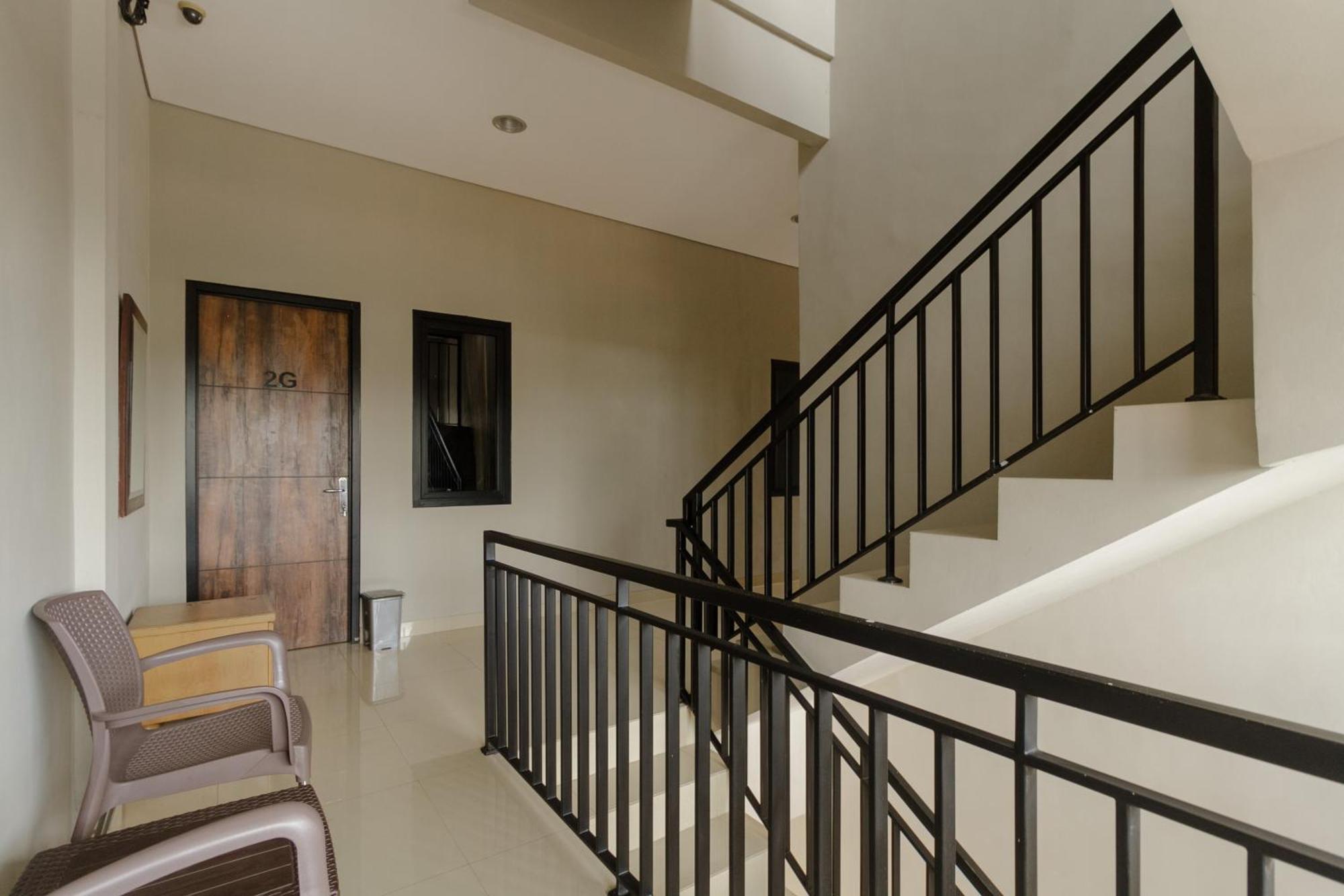 Reddoorz Near Puri Indah Mall Jakarta Exteriér fotografie
