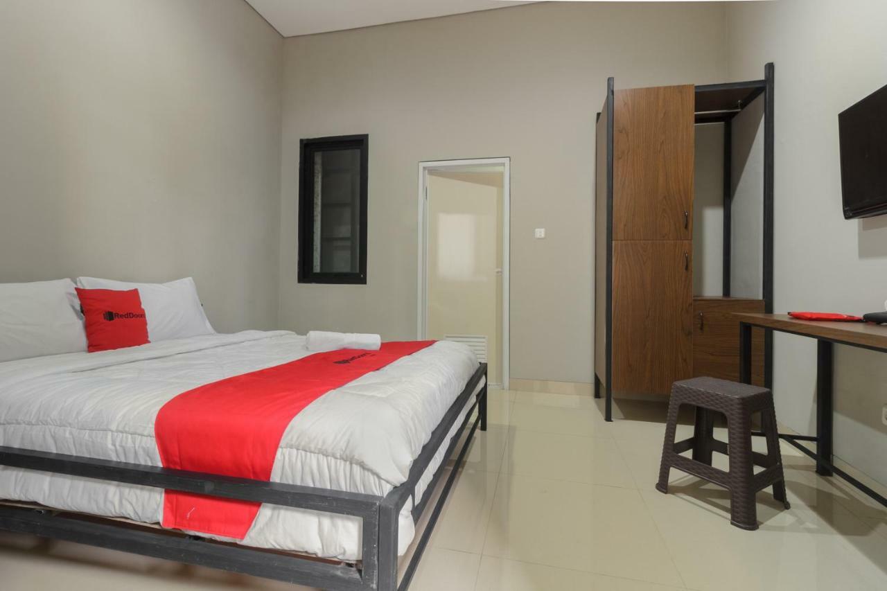 Reddoorz Near Puri Indah Mall Jakarta Exteriér fotografie